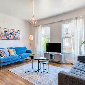Chez Mont Royal Apartments! , Montreal Canada